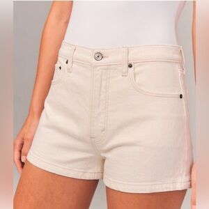 NWT Abercrombie & Fitch - The Mom Short Curve Love Size 35/20 - Cream